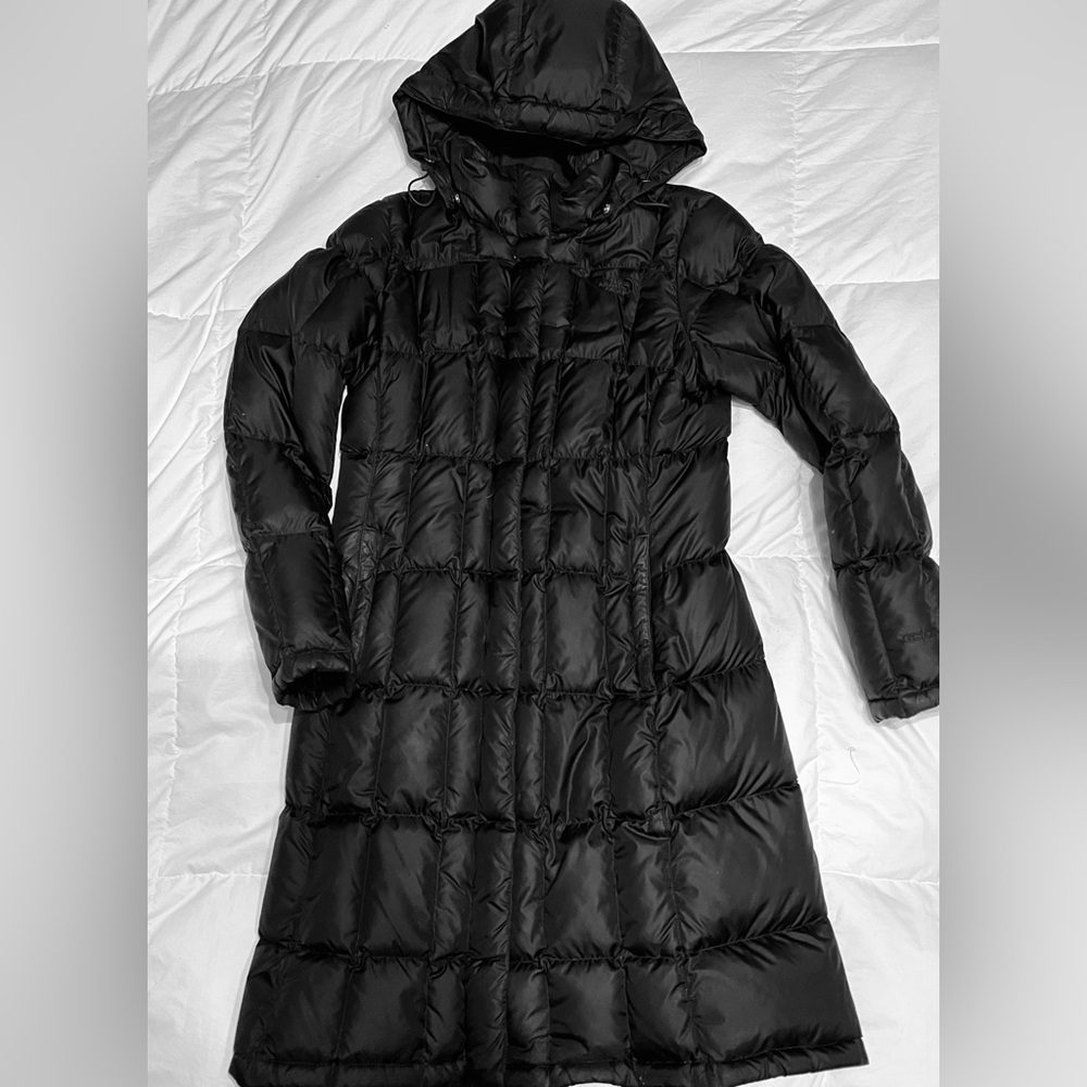 THE NORTH FACE
Metropolis III 550 Fill Power
Down Hooded Parka in
BLACK